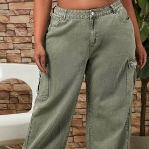 SHEIN CURVE+ Plus Flap Pocket Side Cargo Jeans